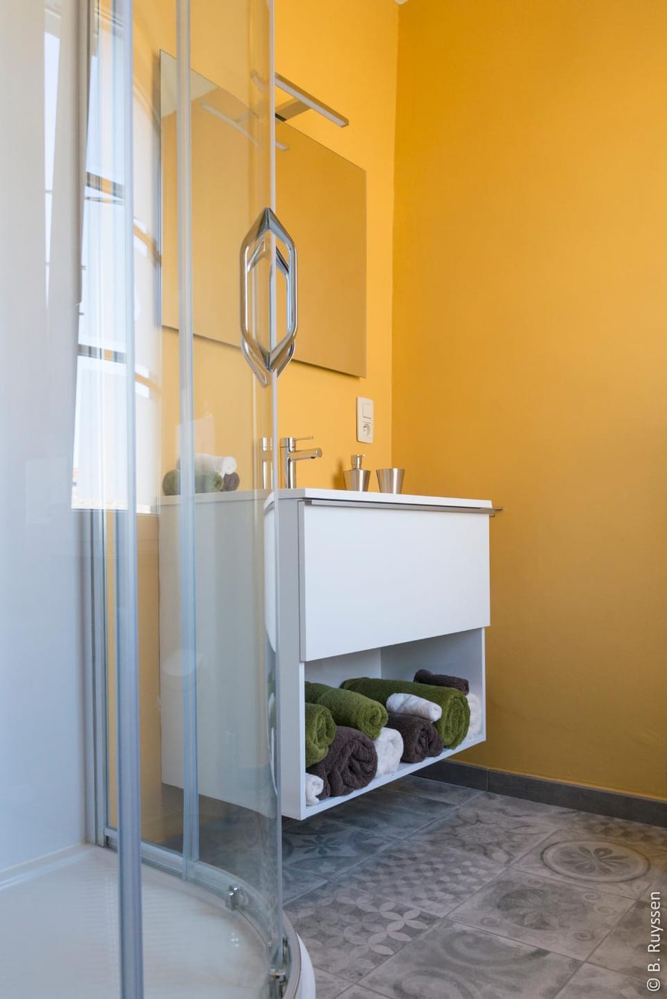 Bathroom, Living room