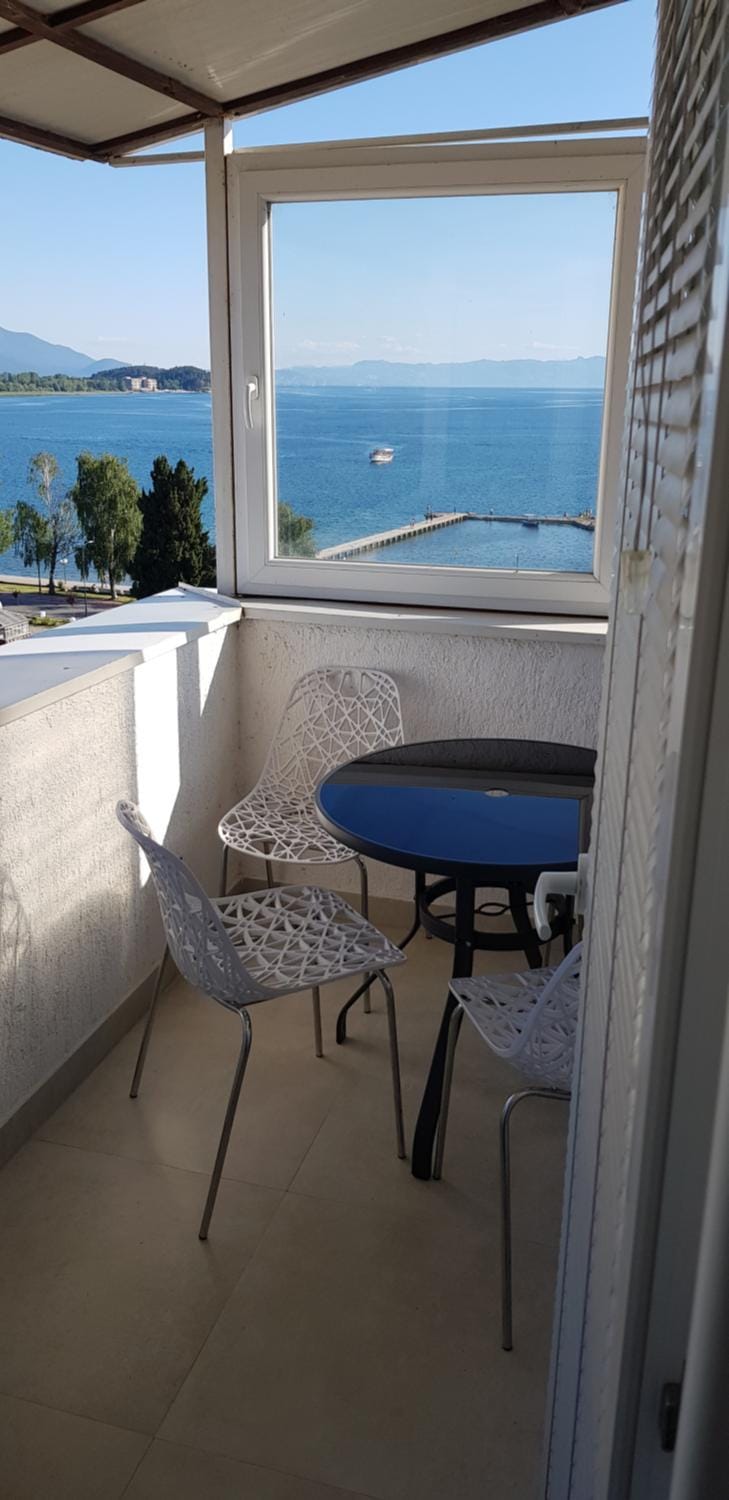 Balcony/Terrace, Lake view