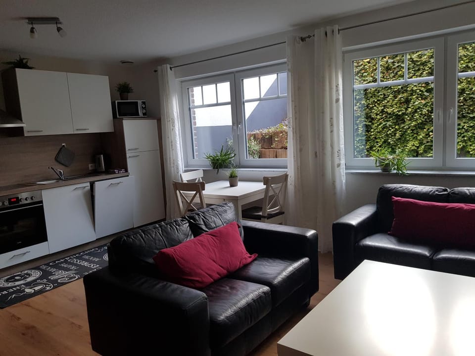 View (from property/room), Seating area, Dining area
