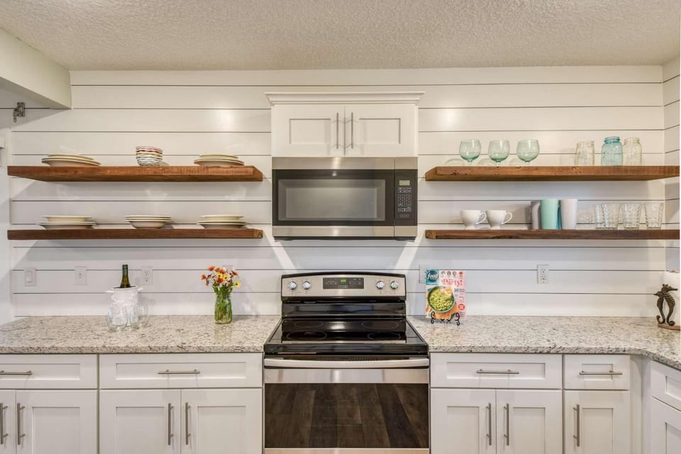 Barefoot Hideaway Family Beachfront Retreat House in Butler Beach