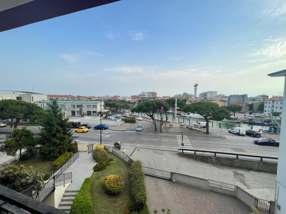 Neighbourhood, City view