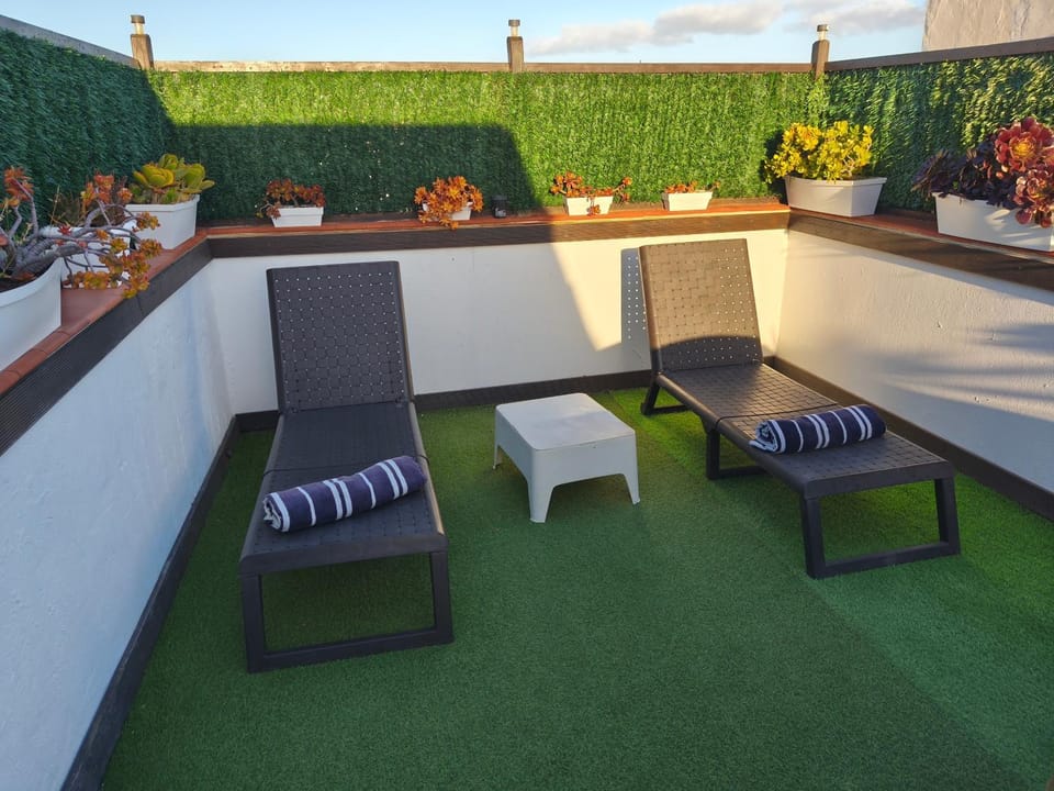 Property building, Balcony/Terrace, Living room