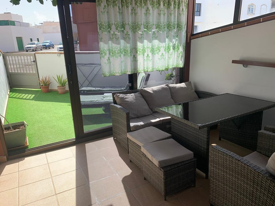 Property building, Balcony/Terrace, Living room