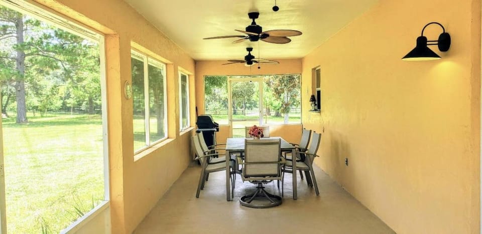 Little Ridge Ranch-East House Quiet Country Getaway-Pet Friendly! House in Florida