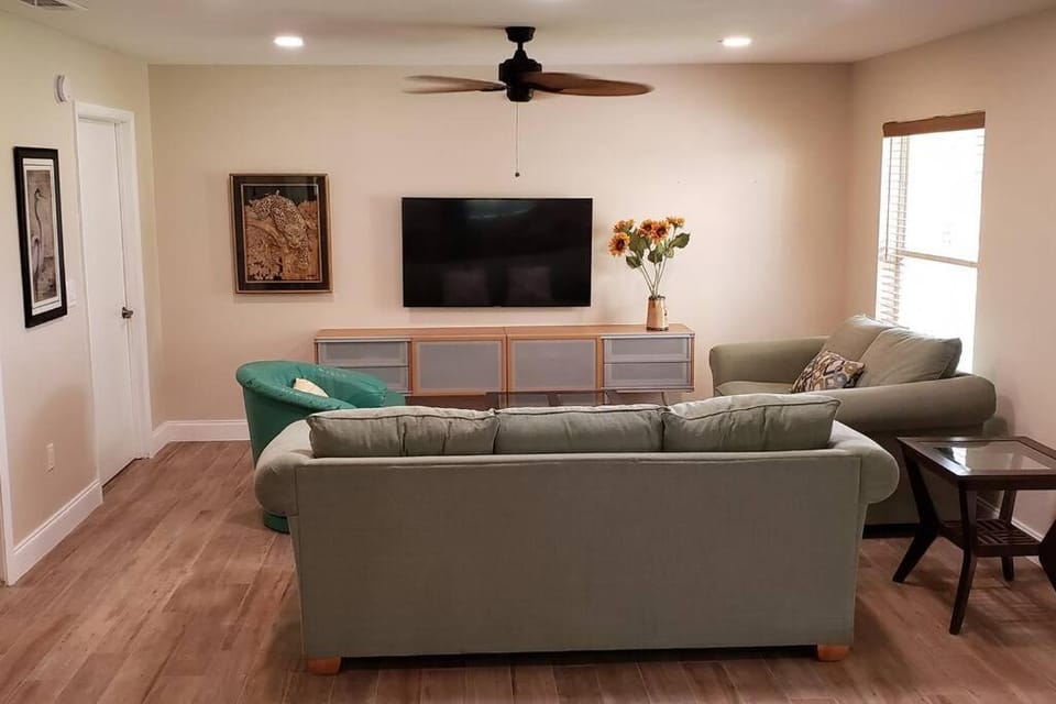 Communal lounge/ TV room, Living room, Seating area, Evening entertainment, fireplace