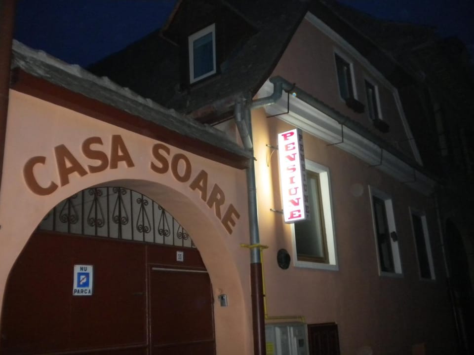 Facade/entrance