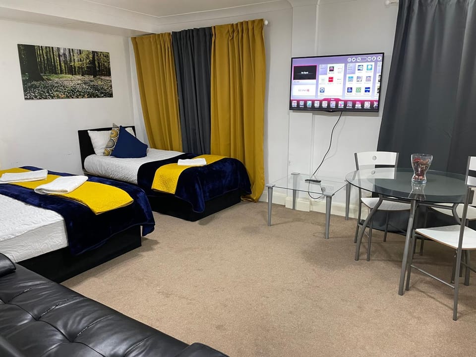 2 Bedrooms Modern Central London Apartment, Full Kitchen, 5 minutes Tube Station Apartment in London