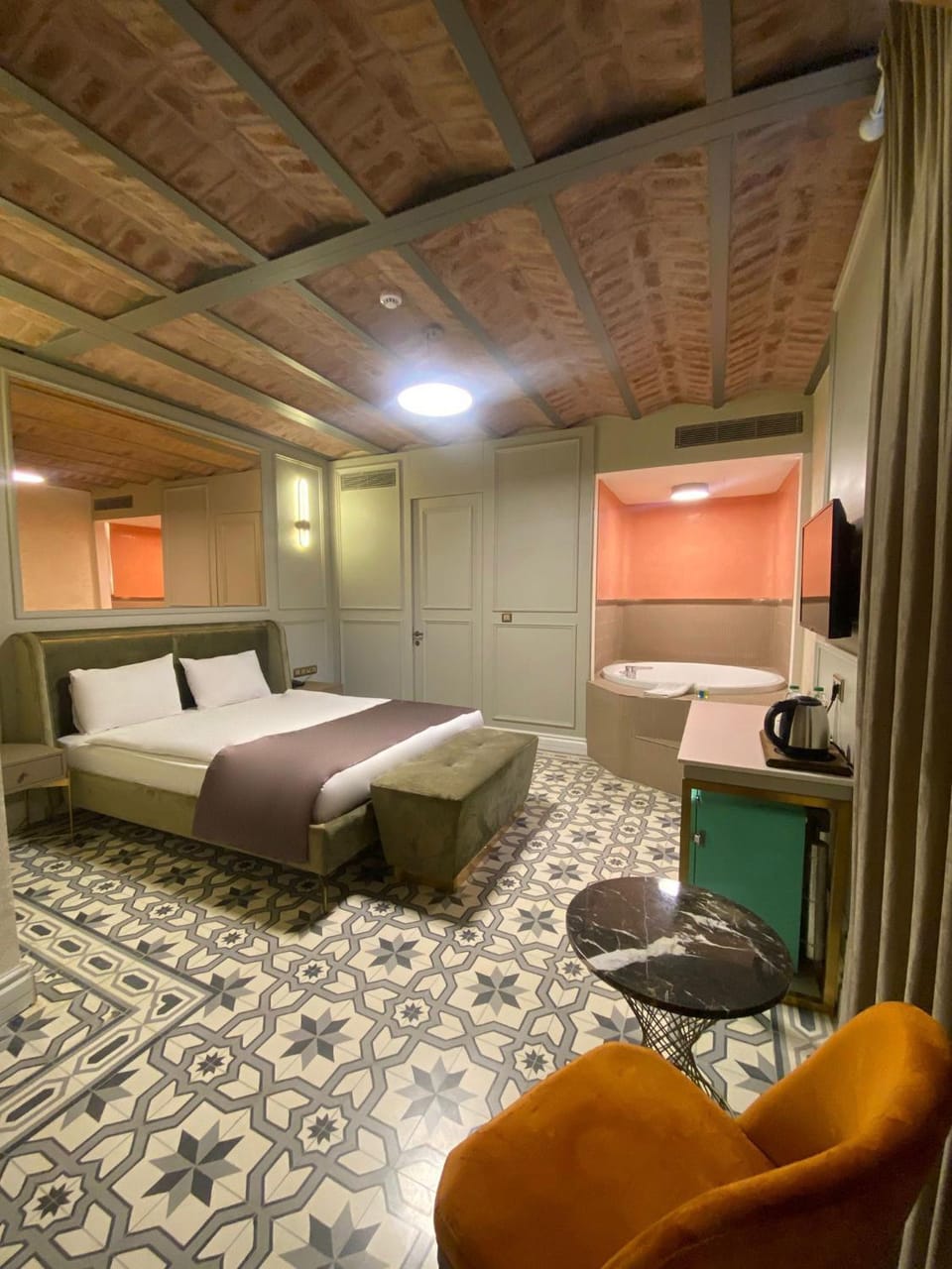 Bed, TV and multimedia, Living room, Photo of the whole room, Bedroom, wardrobe
