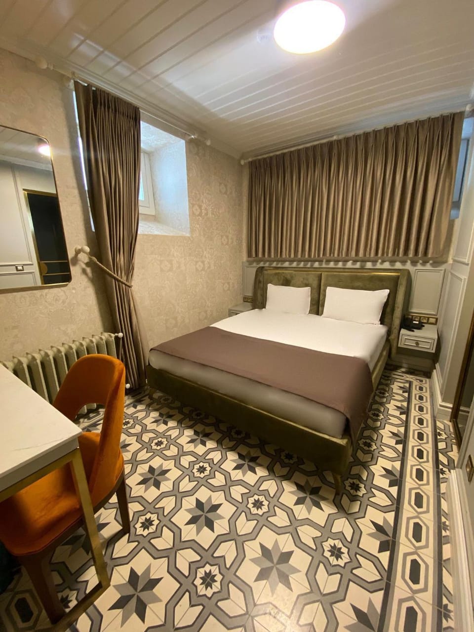Bed, Living room, Seating area, Bedroom
