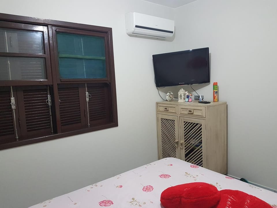 Bed, TV and multimedia, Bedroom, air conditioner