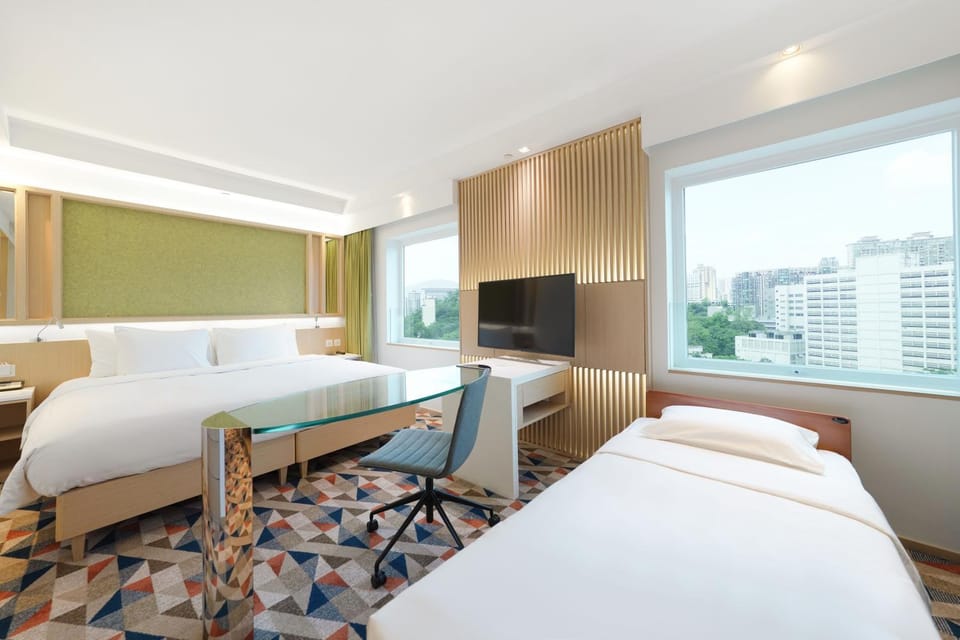 Bedroom, City view