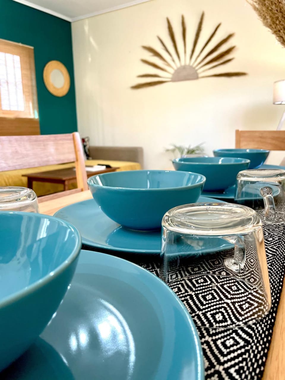 Kitchen or kitchenette, Living room, Seating area, Dining area