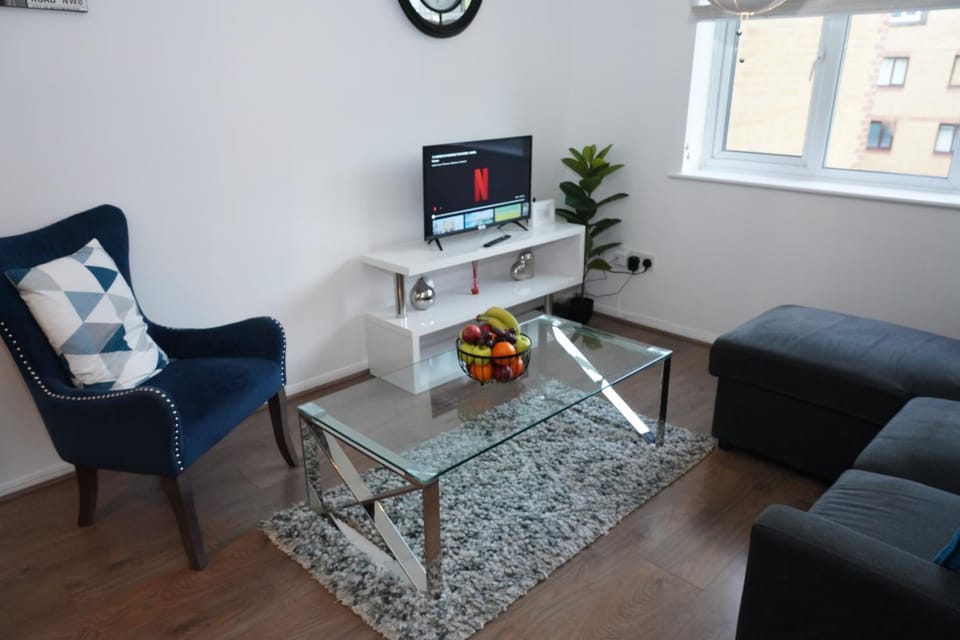 Communal lounge/ TV room, TV and multimedia, Seating area