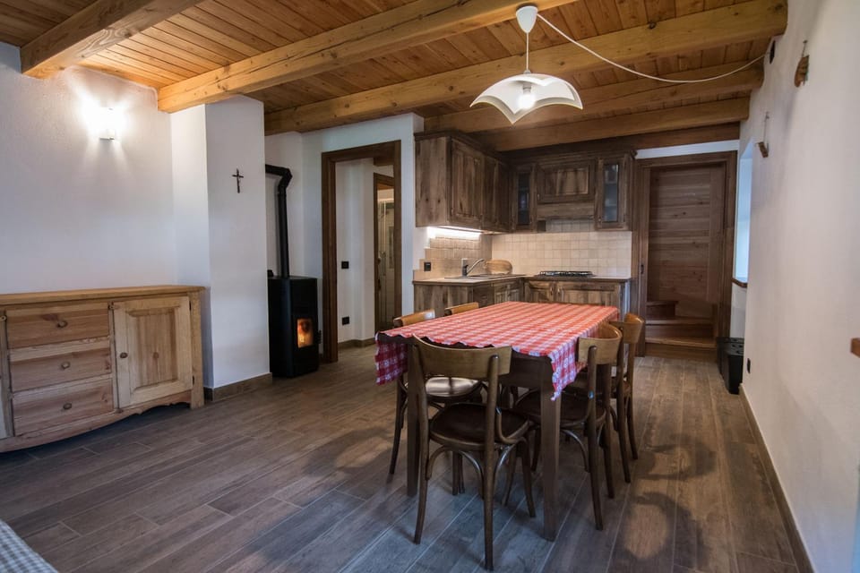 Living room, Dining area