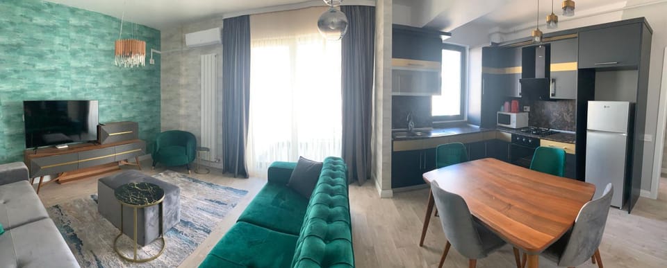 TV and multimedia, Kitchen or kitchenette, Living room, Seating area, Dining area