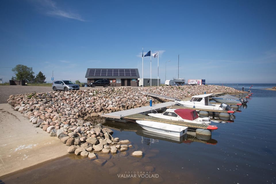 Neighbourhood, Windsurfing, Canoeing, Area and facilities