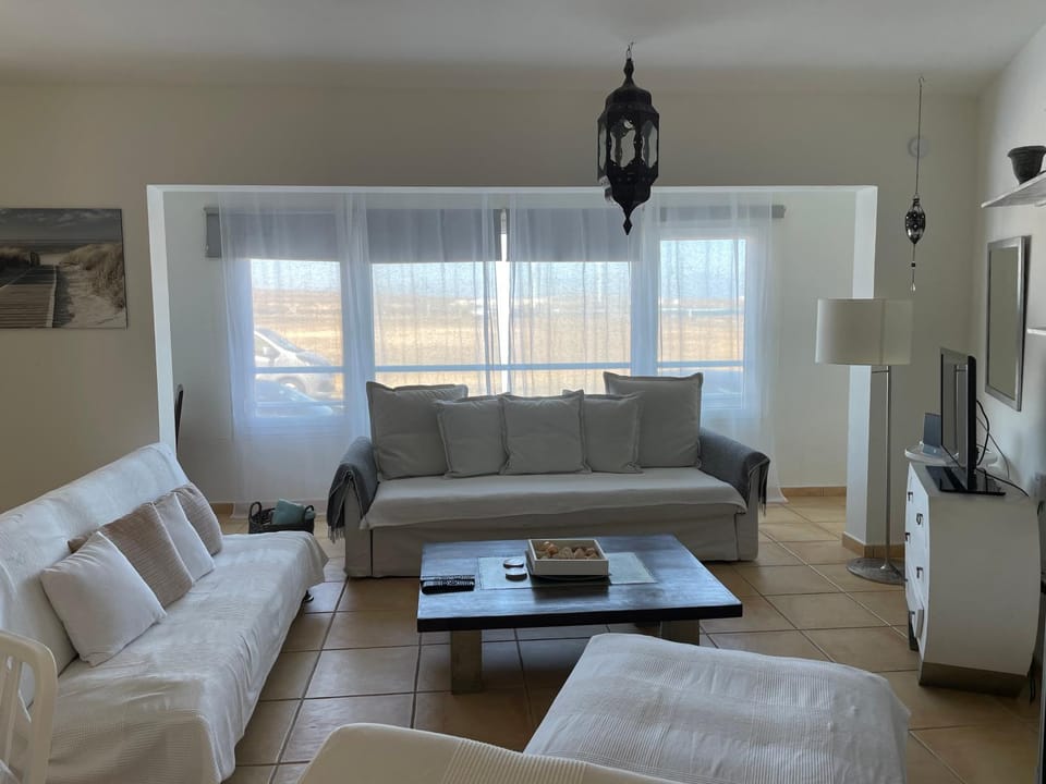 MY OCEAN HOME - Breathtaking location, Steps to the ocean, Spacious sea view, Fully Equipped and Well-Furnished with Private Entrance and High-Speed Fiber Optic Internet Apartment in Corralejo
