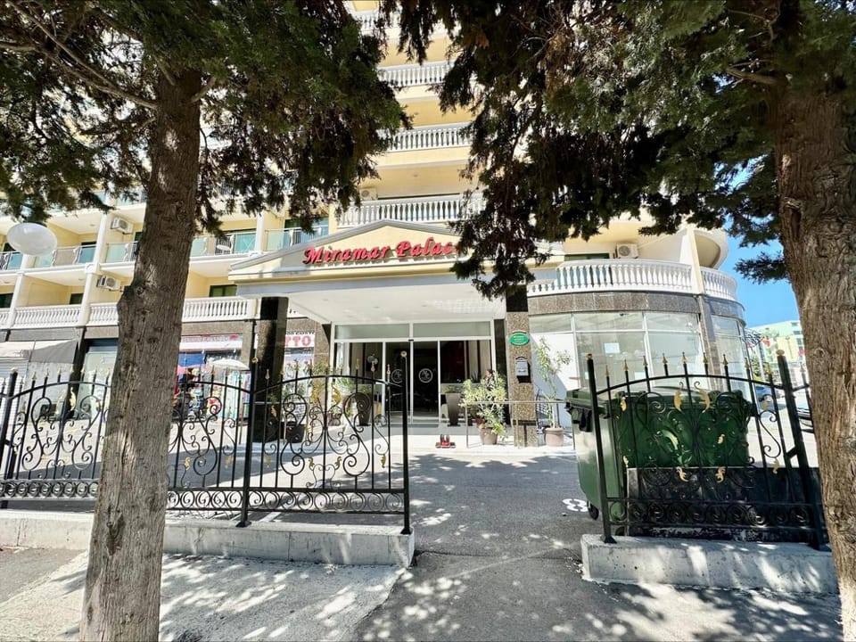 Property building, Facade/entrance