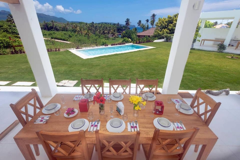Dining area, Pool view