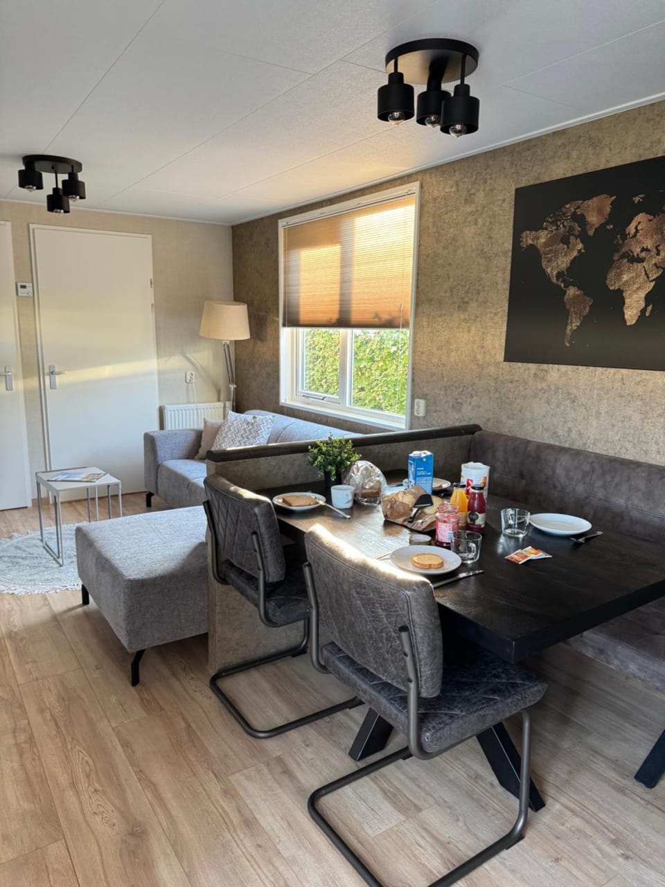 Living room, Seating area, Dining area