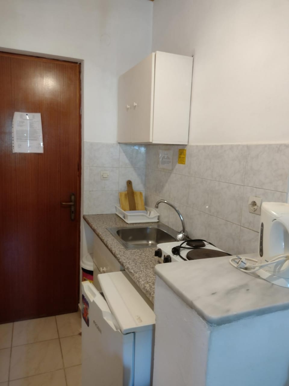 Sunrise Studios Alykes Bed and Breakfast in Katastari