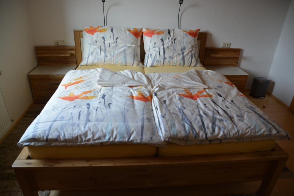 Bedroom, bunk bed
