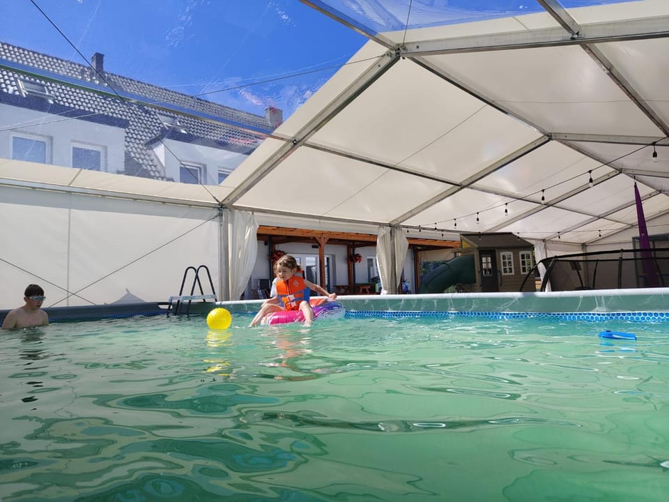Swimming pool, children