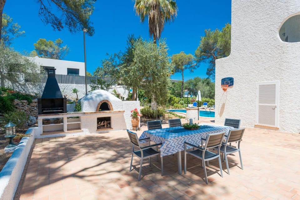 Patio, BBQ facilities