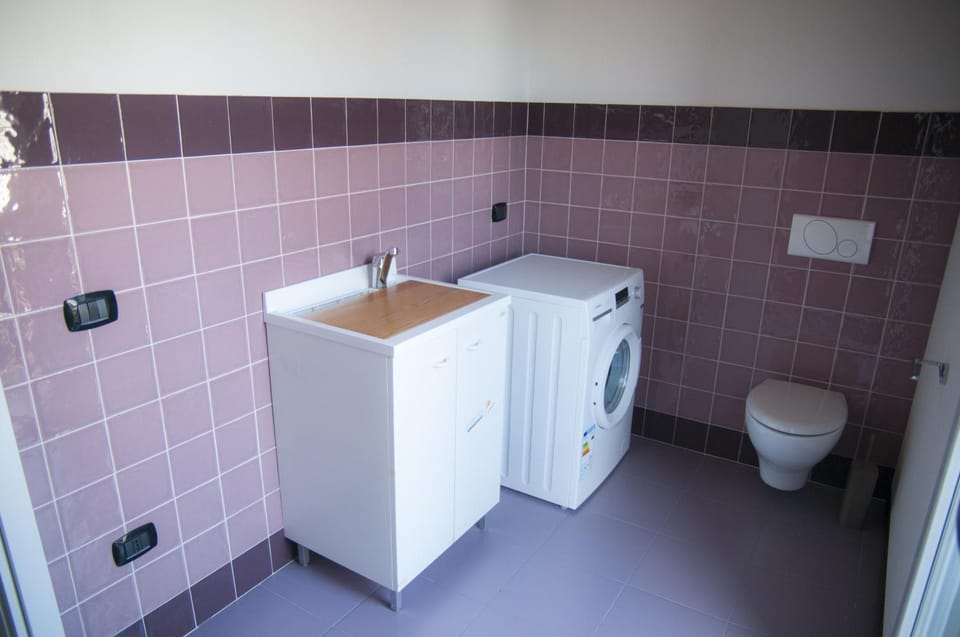 Toilet, Bathroom, laundry