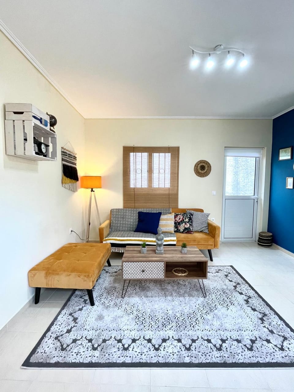 Living room, Photo of the whole room, Seating area