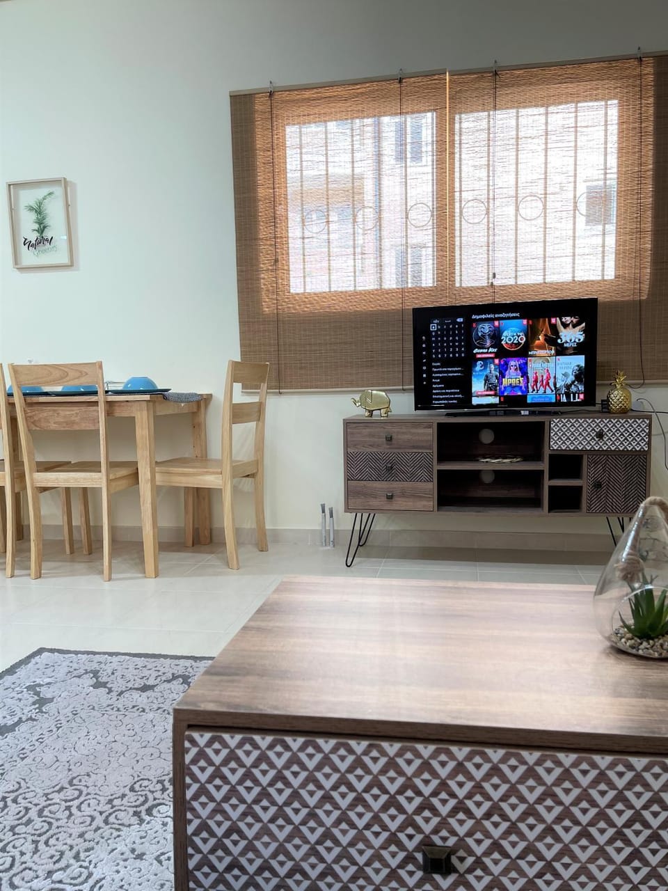TV and multimedia, Living room, Photo of the whole room, Seating area, Dining area