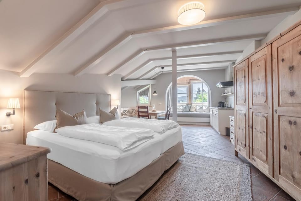 Bed, Kitchen or kitchenette, Photo of the whole room, Bedroom, wardrobe