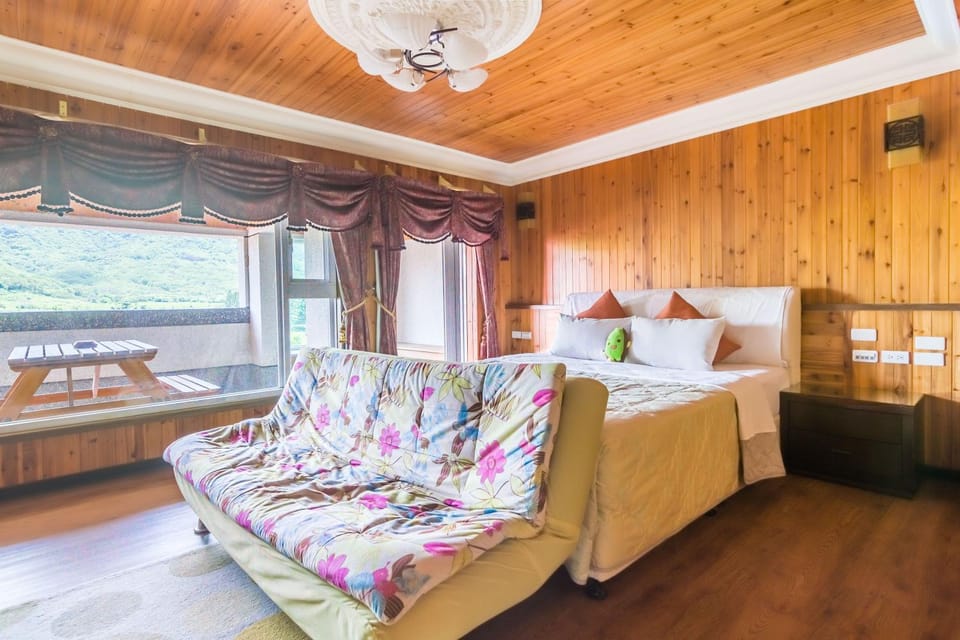 Property building, Bed, Photo of the whole room