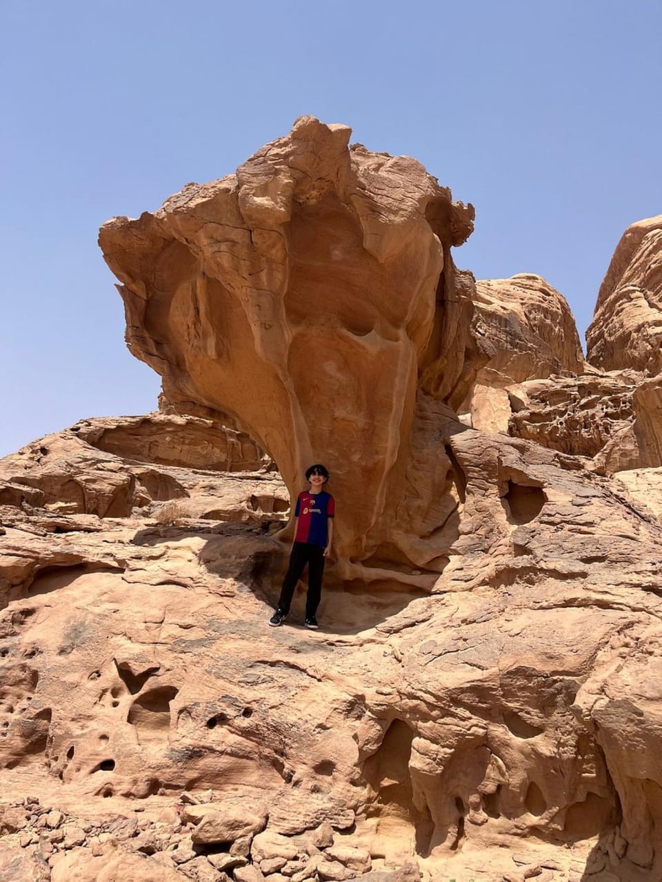 Nearby landmark, Day, People, Natural landscape, group of guests