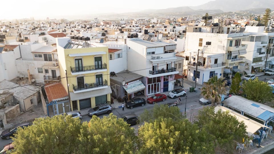 Bird's eye view, Location