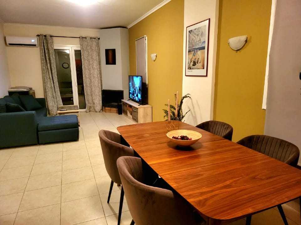TV and multimedia, Living room, Dining area