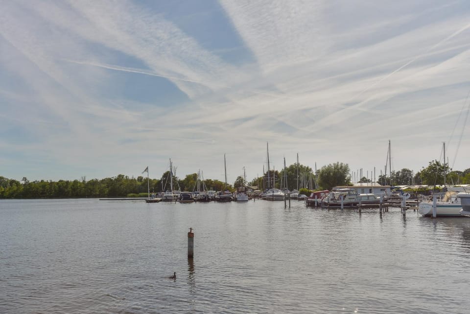 Bright and Comfortable Houseboat Apartment in South Holland (province)