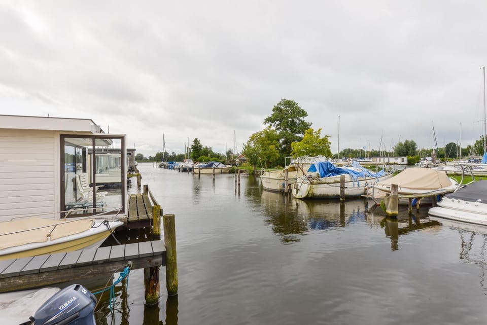 Bright and Comfortable Houseboat Apartment in South Holland (province)