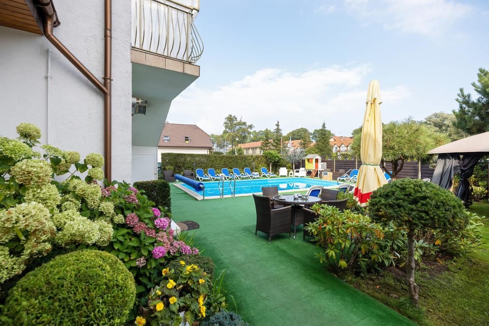 Spring, Day, Garden, Other, Other, Other, Seating area, Garden view, Pool view, Swimming pool, sunbed