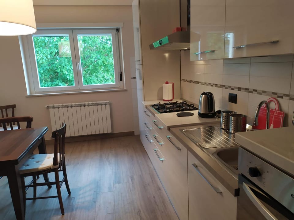 Coffee/tea facilities, Kitchen or kitchenette, Dining area, dishwasher, pet friendly, stove