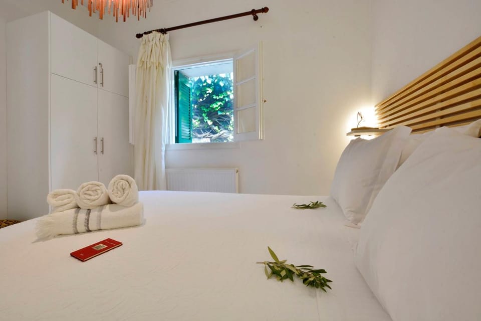 Minimalist Cozy House House in Corfu