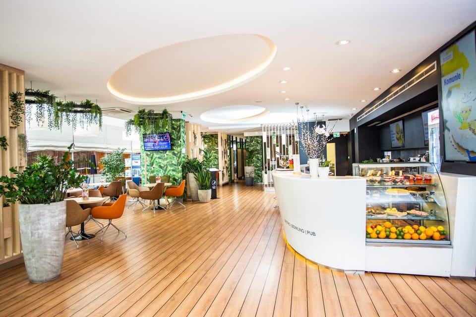 Property building, Restaurant/places to eat, Lounge or bar, Breakfast