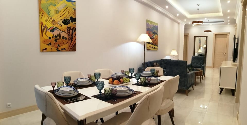 Food and drinks, Dining area, Food