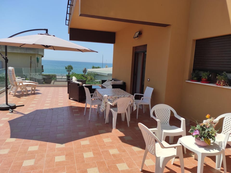 Balcony/Terrace, Seating area, Beach, Sea view, sunbed