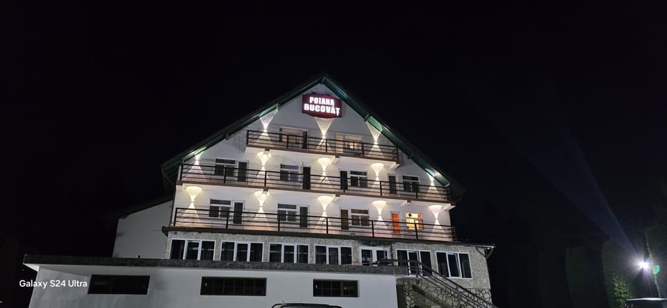 Property building, Restaurant/places to eat, Breakfast