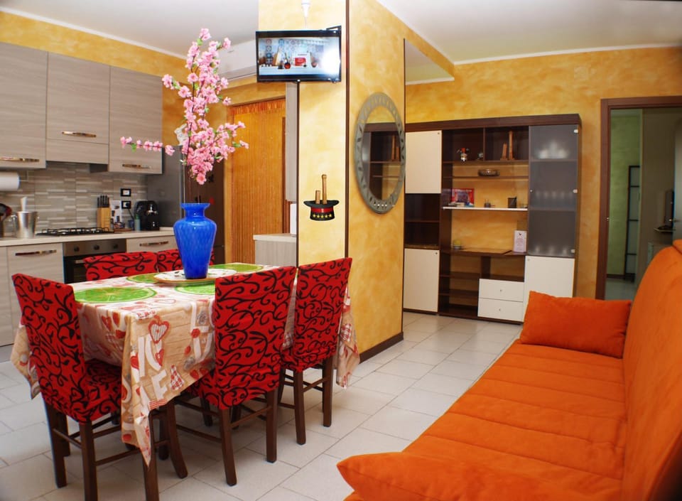 TV and multimedia, Kitchen or kitchenette, Living room, Seating area, Dining area, oven, stove