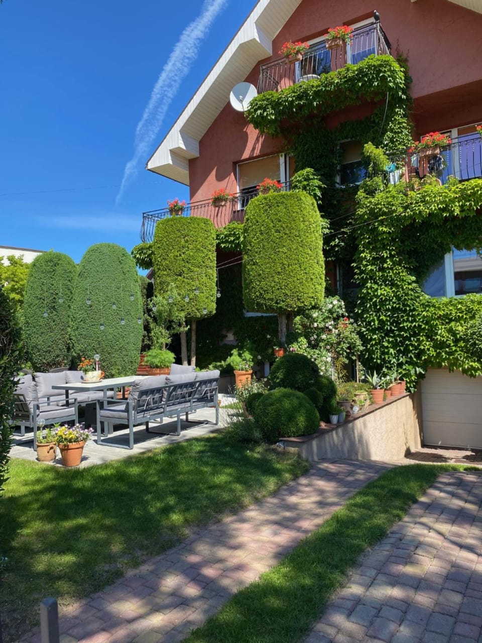 Property building, Garden, Garden view