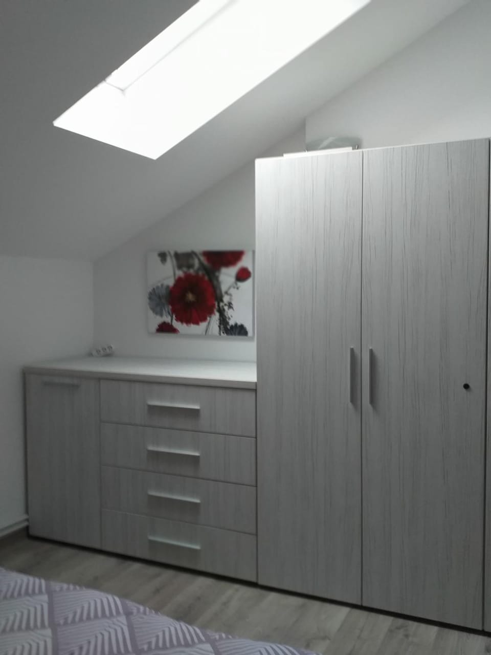 Photo of the whole room, Bedroom