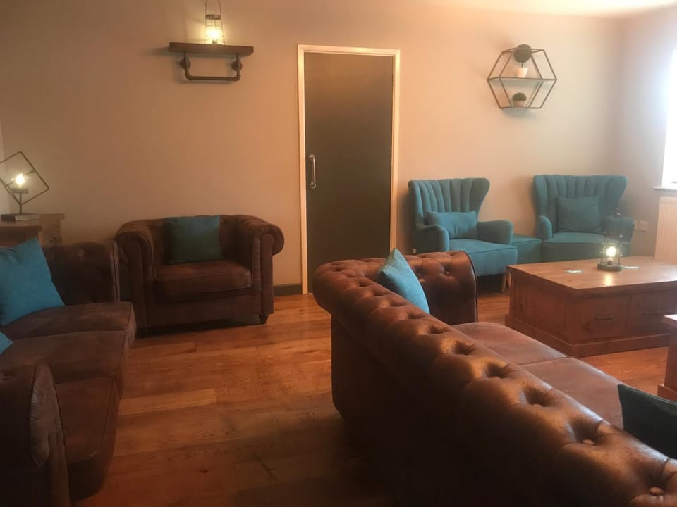 Lounge or bar, Seating area