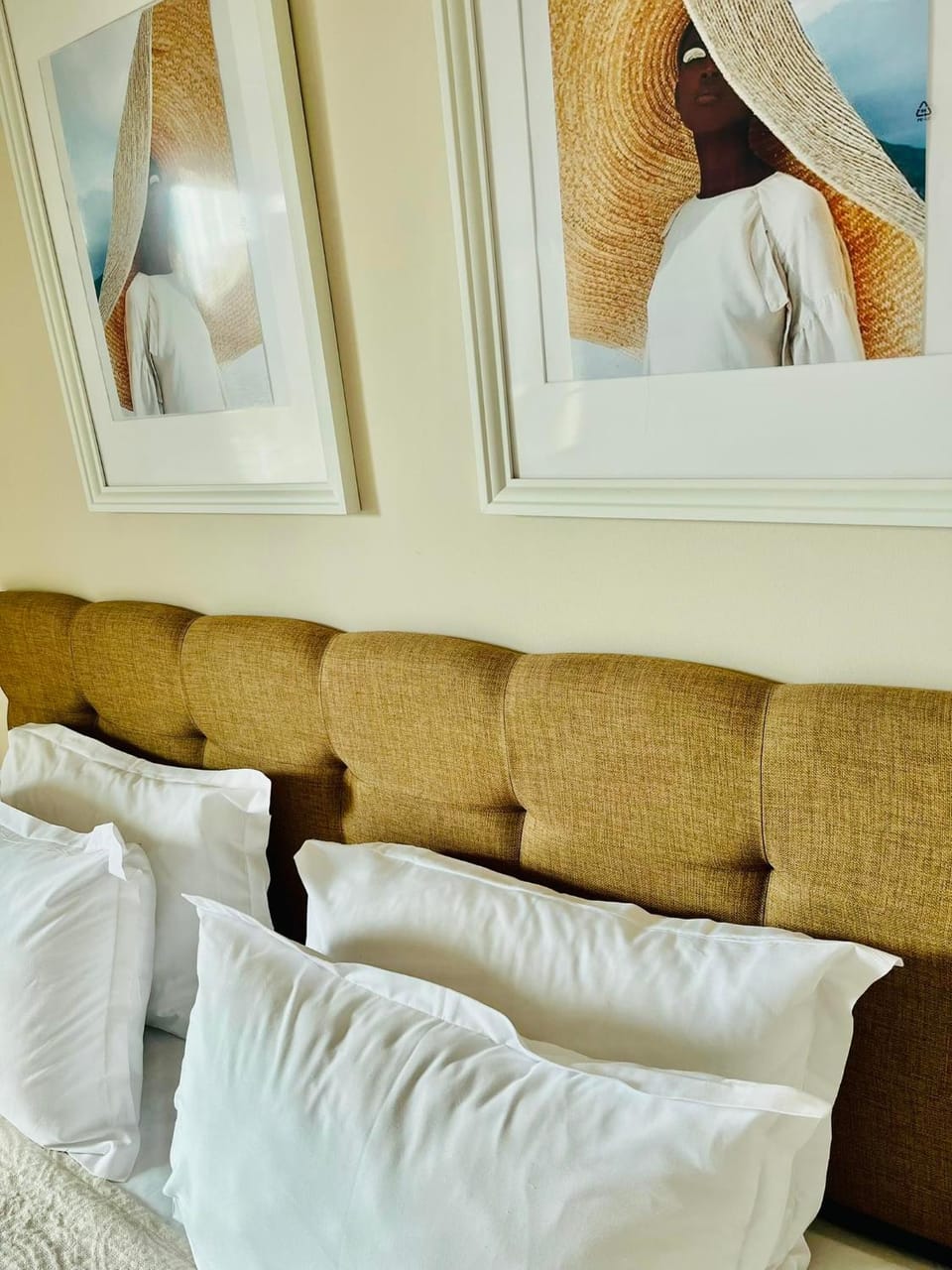 Bed, Photo of the whole room, Decorative detail, Bedroom
